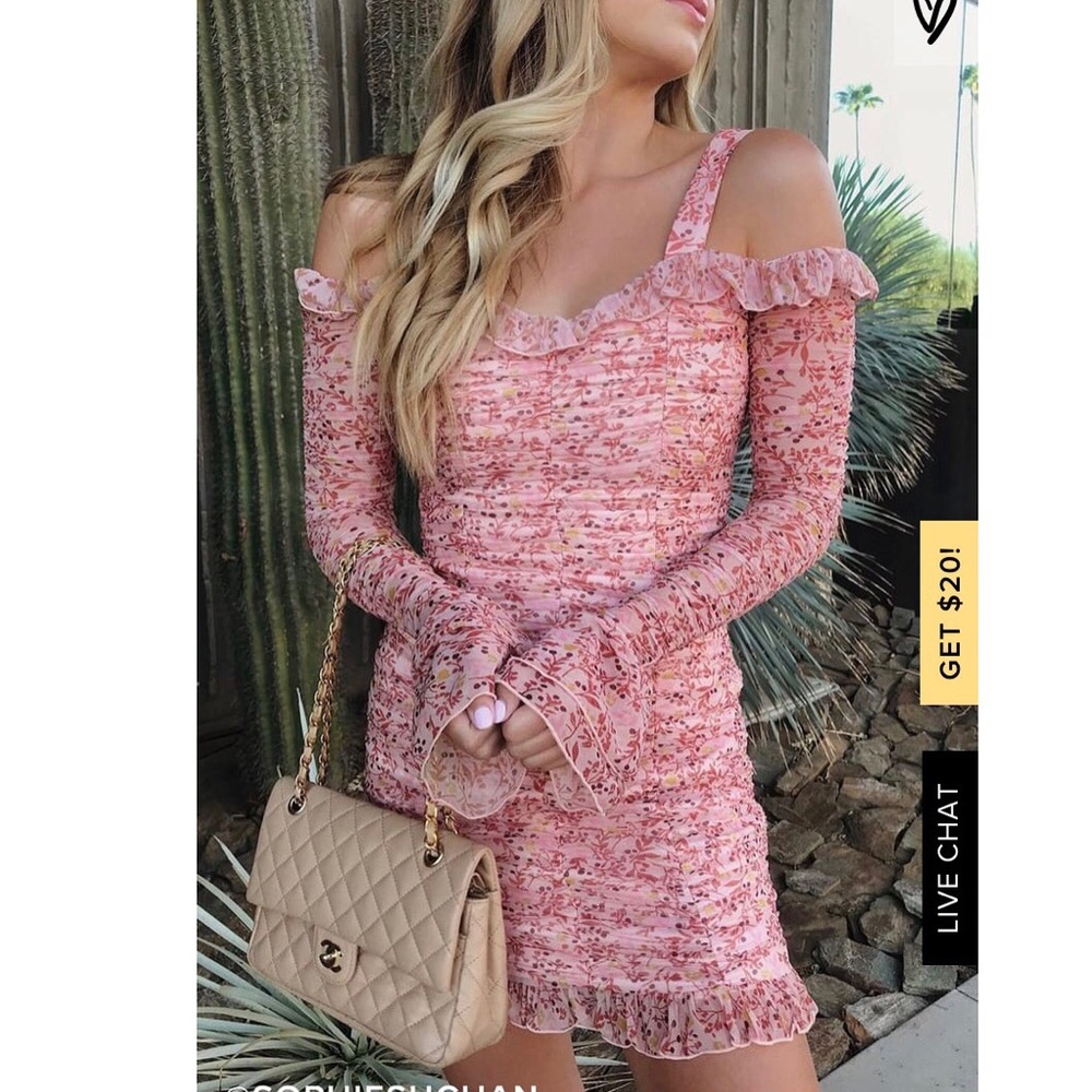 Floral mini dress 🌸
